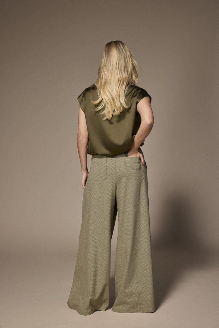  021 Khaki GROEN