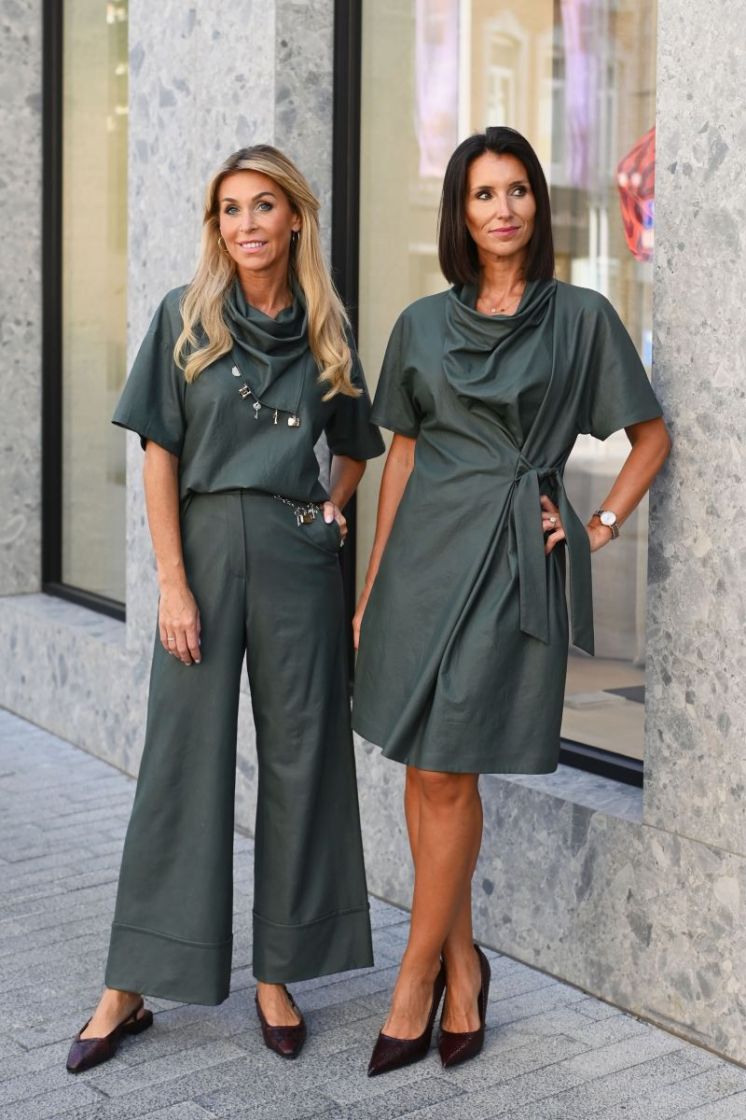Korte jurk in vegan leather 61 Green