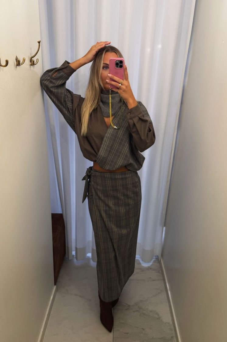  Taupe