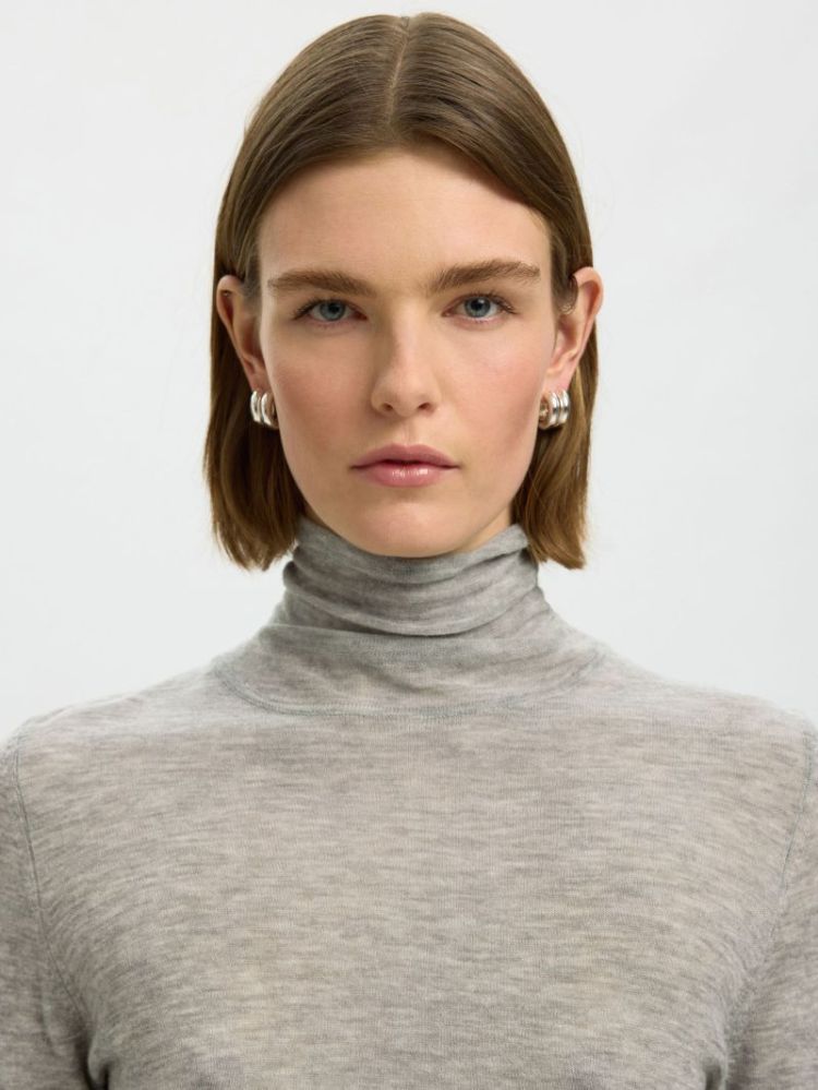  light grey mela