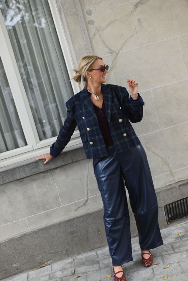  NAVY BLAZER